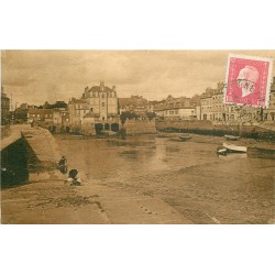 29 LANDERNEAU. Lavandières sur les Quais à marée basse 1946