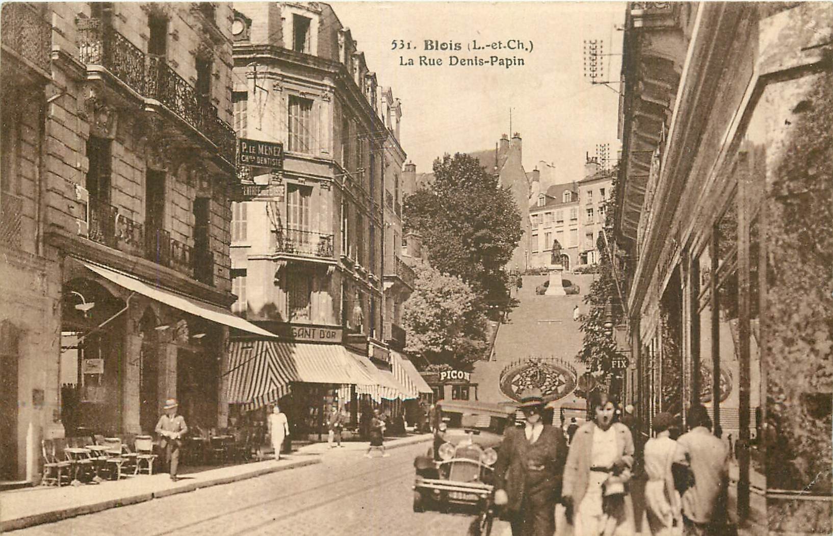 41 BLOIS. Belle voiture ancienne face au Grand Café rue Denis Papin 1932
