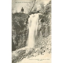 04 LAUZET. Personnage en haut de la Cascade du Moulin 1914