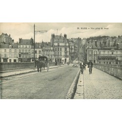 41 BLOIS. Attelage et voiture sur le Pont avec vue sur le Grand Garage Central
