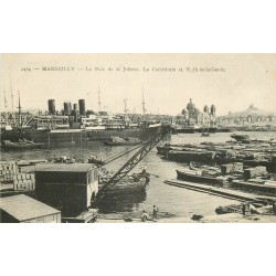 13 MARSEILLE. Paquebot et grues dans le Port de la Joliette