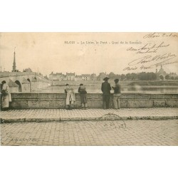 41 BLOIS. Curieux sur le Quai de la Saussée avec le Pont sur la Loire 1903