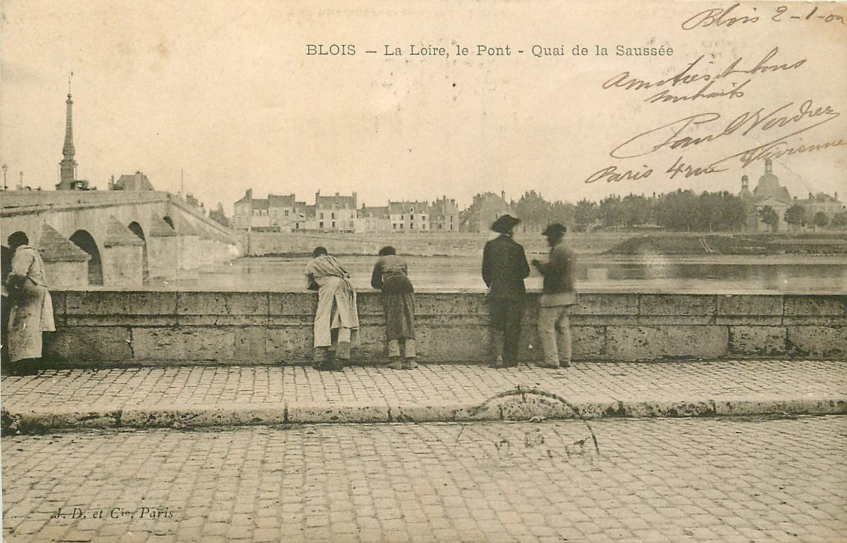 41 BLOIS. Curieux sur le Quai de la Saussée avec le Pont sur la Loire 1903