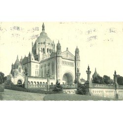 carte postale ancienne 14 LISIEUX. La Basilique 1956 bords dentelés