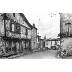 Photo Cpsm 16 CONFOLENS. Ancienne Maison sur la Ville Haute