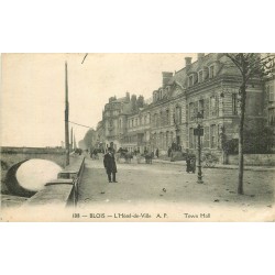 41 BLOIS. Animation devant l'Hôtel de Ville