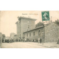 93 BAGNOLET. Grosse animation devant l'Ecole des Coutures 1905