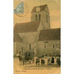 77 BEAUMONT-DU-GÂTINAIS. Fiacre diligence devant l'Eglise 1907