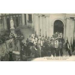 carte postale ancienne 14 LISIEUX. Jour de Procession entrée de la Châsse au Carmel