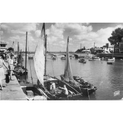 44 LE POULIGUEN. Bateaux de Pêcheurs au Port 1956