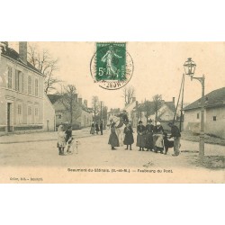 77 BEAUMONT-EN-GÂTINAIS. Animation au Faubourg du Pont 1908