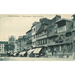 carte postale ancienne 14 LISIEUX. Vieille Maisons Place Victor-Hugo