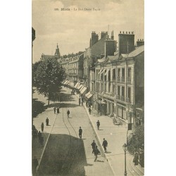 41 BLOIS. Rue Denis-Papin animée