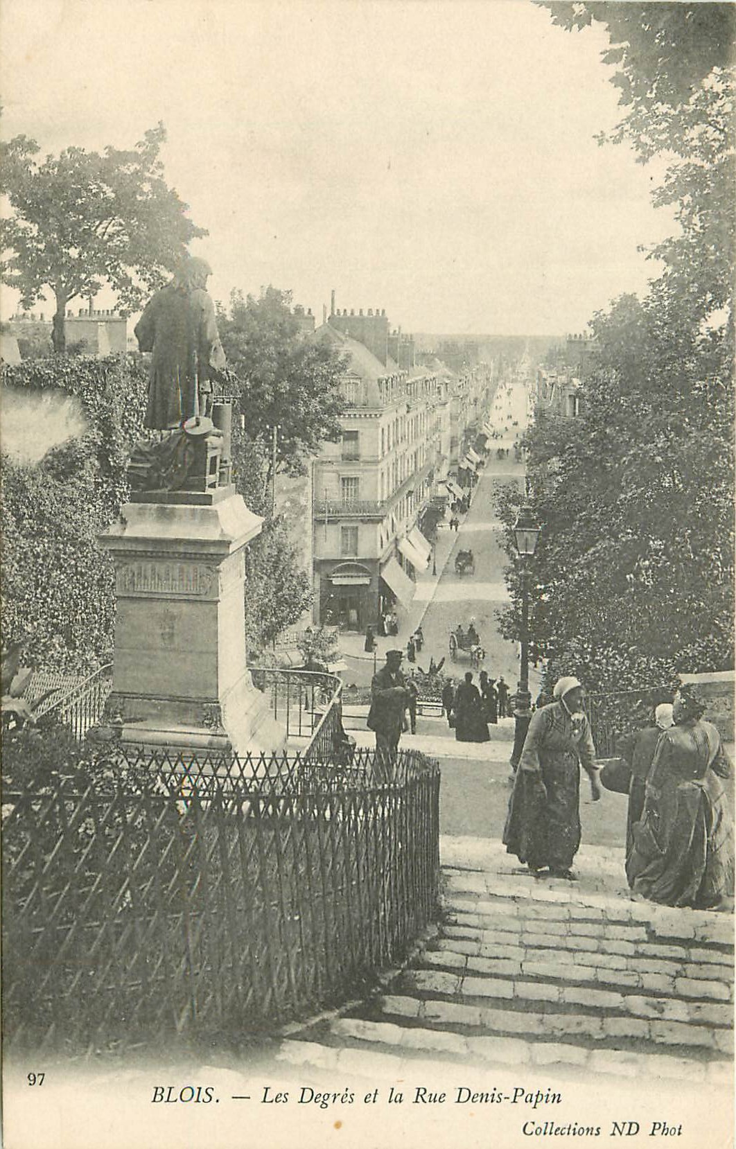 41 BLOIS. Rue Denis-Papin avec ses Degrés