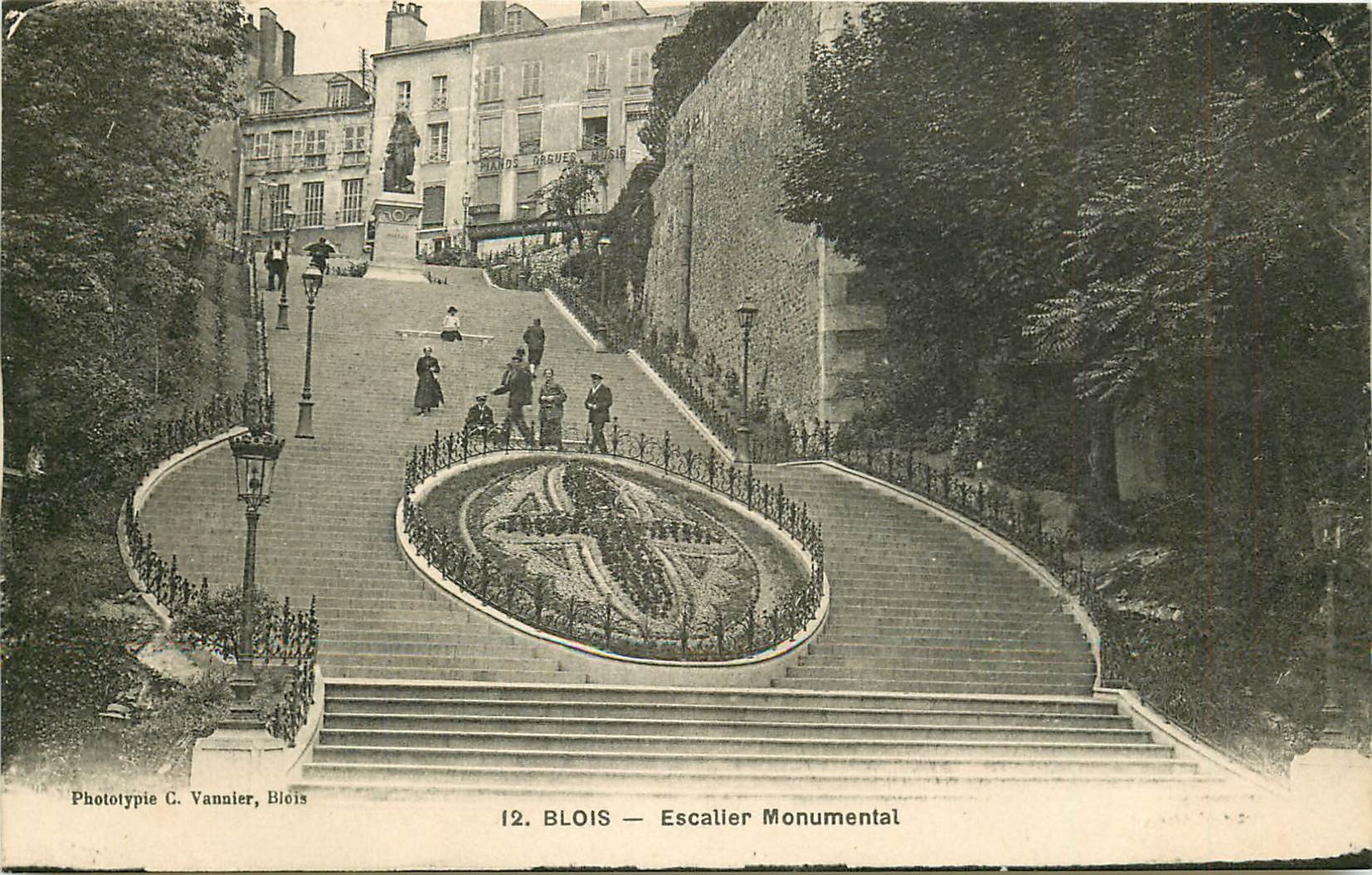 41 BLOIS. Escalier Monumental