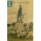 45 EPIEDS. Animation au pied du Monument Porte-Drapeau 1909