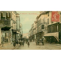 77 MELUN. Belle animation devant Felix Potin rue Saint-Etienne 1917