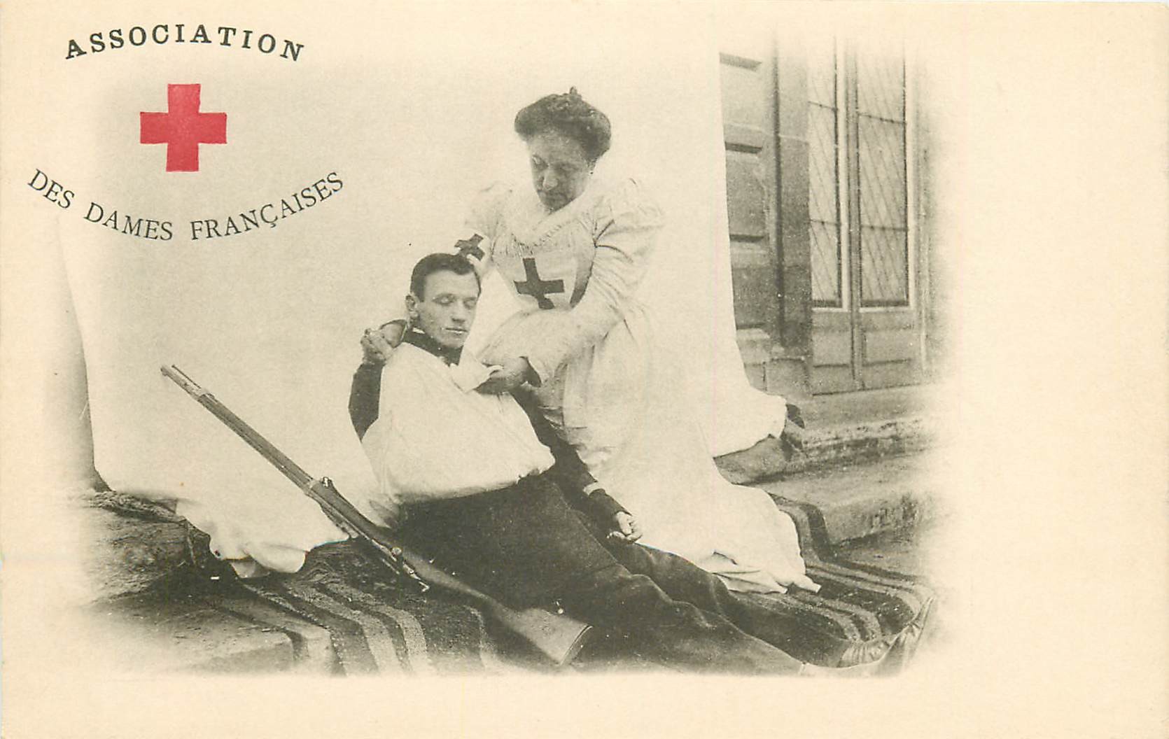CROIXROUGE. Association des Dames Françaises avec infirmière et militaire blessé CROIXROUGE. Association des Dames Françaises avec infirmière et militaire blessé