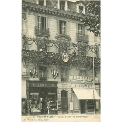 41 BLOIS. Magasin de cartes postales sous Balcon fleuri rue Denis Papin