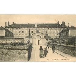 41 BLOIS. Animation devant le Séminaire