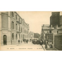 41 BLOIS. Sortie des Ouvrières et Ouvriers de la Chocolaterie Poulain