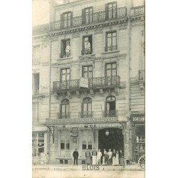 41 BLOIS. Hôtel du Château rue Porte Côté avec son personnel et Peintres aux étages