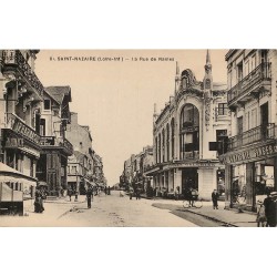 44 SAINT-NAZAIRE. Magasin Singer et Pharmacie rue de Nantes