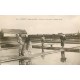 56 CARNAC. Paludiers et Paludières ramassant le Sel aux Salines du Bréno