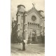 06 CANNES. Femme avec ombrelle devant Notre-Dame du Bon Voyage 1918