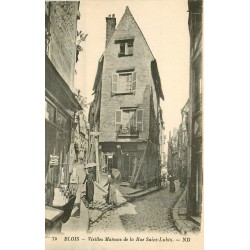 41 BLOIS. Elégantes avec ombrelles rue Saint-Lubin