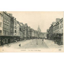 carte postale ancienne 14 LISIEUX. Place Victor-Hugo