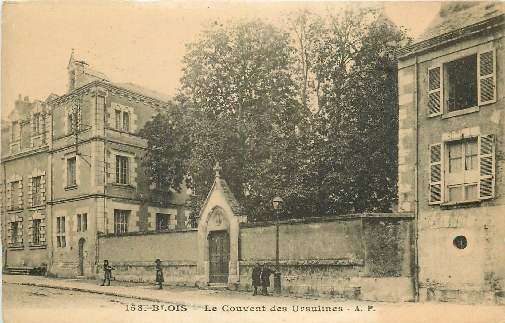 41 BLOIS. Le Couvent des Ursulines animé