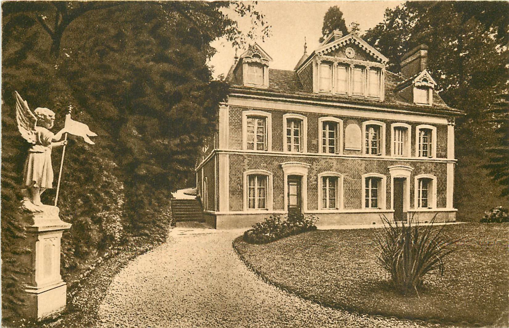 14 LISIEUX. Les façade