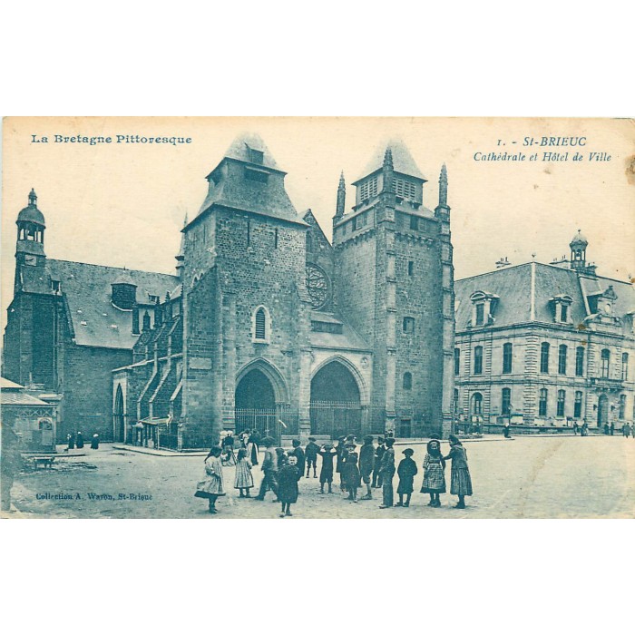 Carte Postale Ancienne – Saint-Brieuc, Place Duguesclin (cliché Rare, Années 1900)