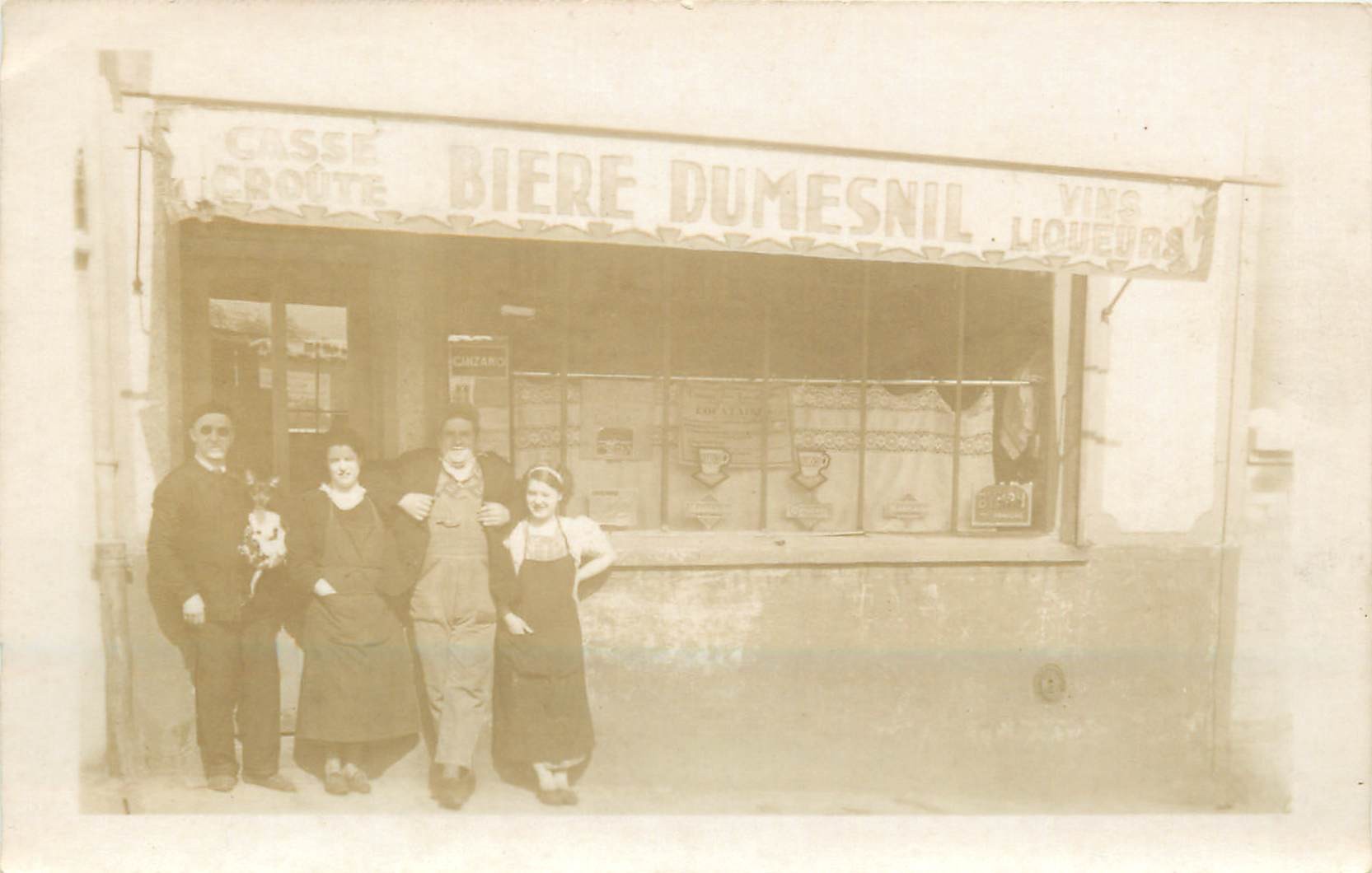 Photo Cpa Café Casse-Croûte vin liqueurs et Bières Dumesnil. Endroit à identifier vers 1910-20