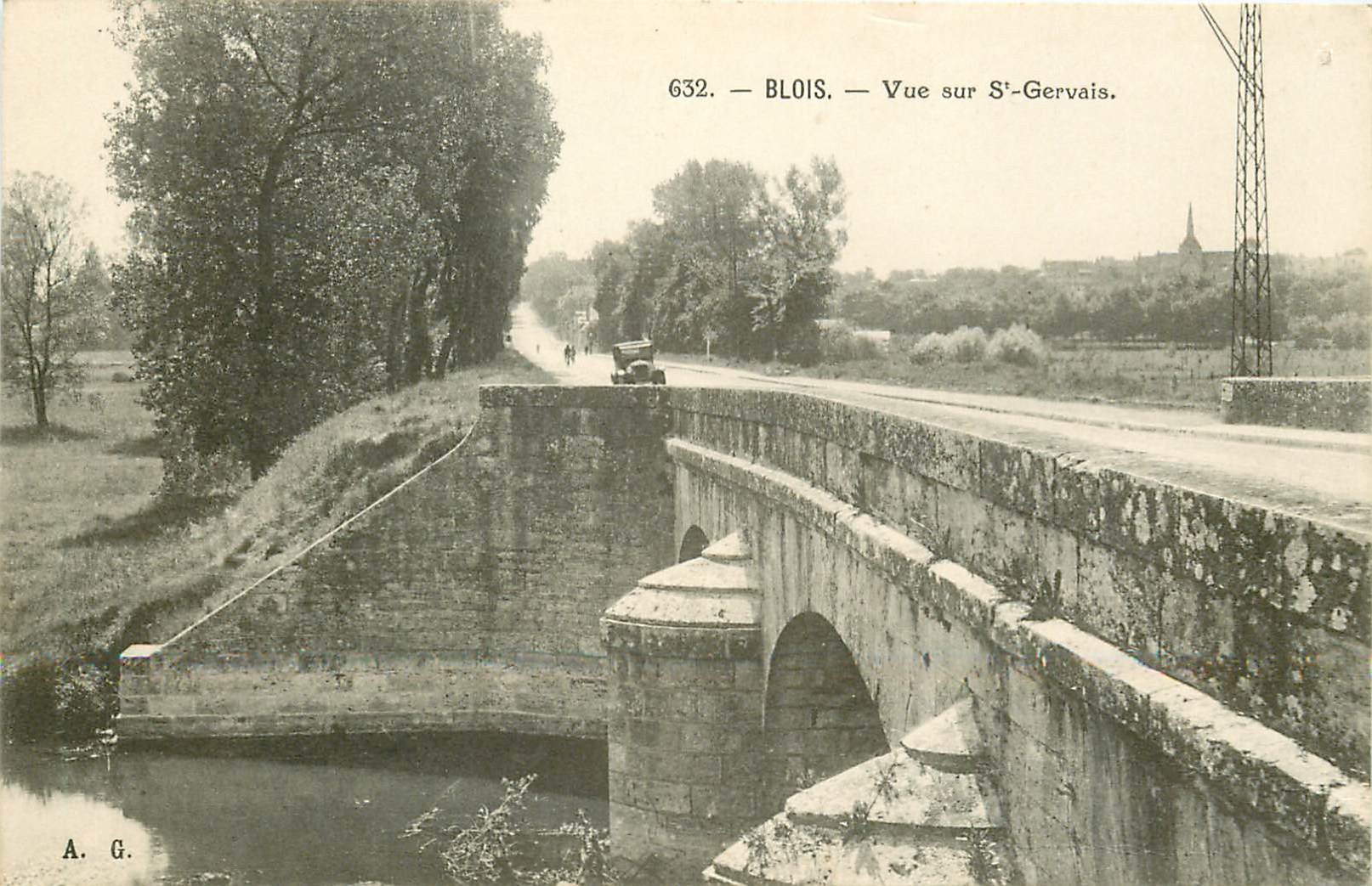 41 BLOIS. Vue sur Saint-Gervais depuis le Pont