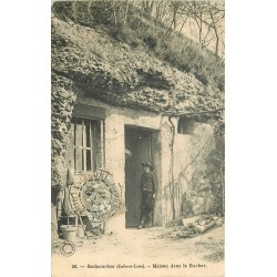 2 x cpa 37 ROCHECORBON. Maison dans le Rocher 1903 et habitations Troglodytes 1927