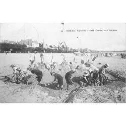 17 ROYAN. Constructions de sable à la Grande Conche 1909