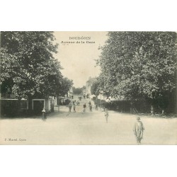 38 BOURGOIN. Avenue de la Gare vers 1910