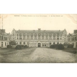 35 RENNES. La Maison Centrale ou Prison. La Cour d'Entrée