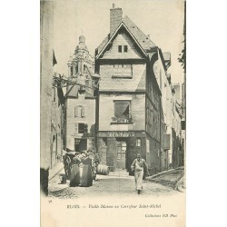 41 BLOIS. Débit de vins au Carrefour Saint-Michel vers 1900