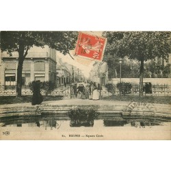 51 REIMS. Femmes entrant dans le Square Cérés 1913