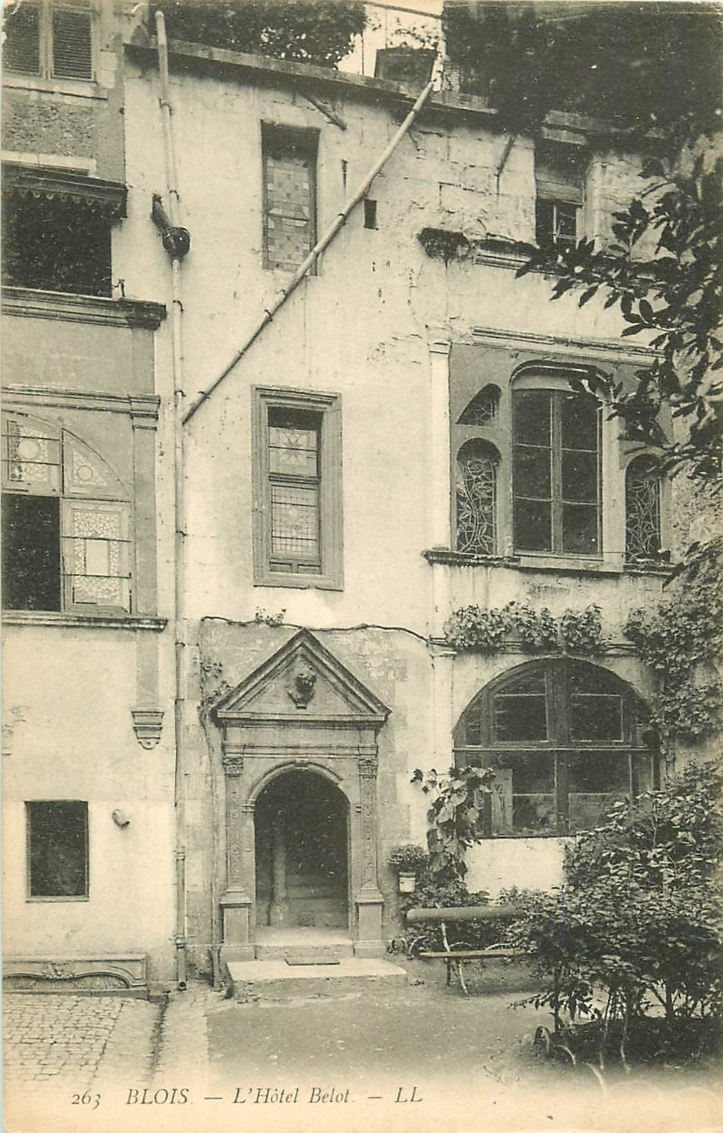 2 x Cpa 41 BLOIS. Hôtel Belot et son Puits vers 1900