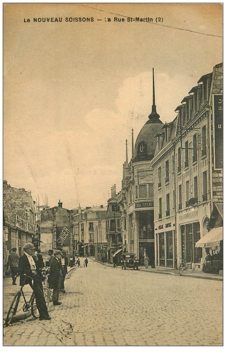 carte postale ancienne 02 SOISSONS. La Rue Saint-Martin 1924. Panneau Publicitaire Singer