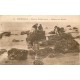 14 TROUVILLE. Pêcheurs de Moules dans les Roches noires 1928
