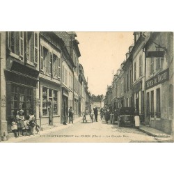 18 CHATEAUNEUF-SUR-CHER. Voitures anciennes devant Hôtel du Boeuf sur Grande Rue 1935