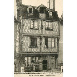 2 x Cpa 41 BLOIS. Vieille maison Place saint-Louis Rembur avant puis Laigle