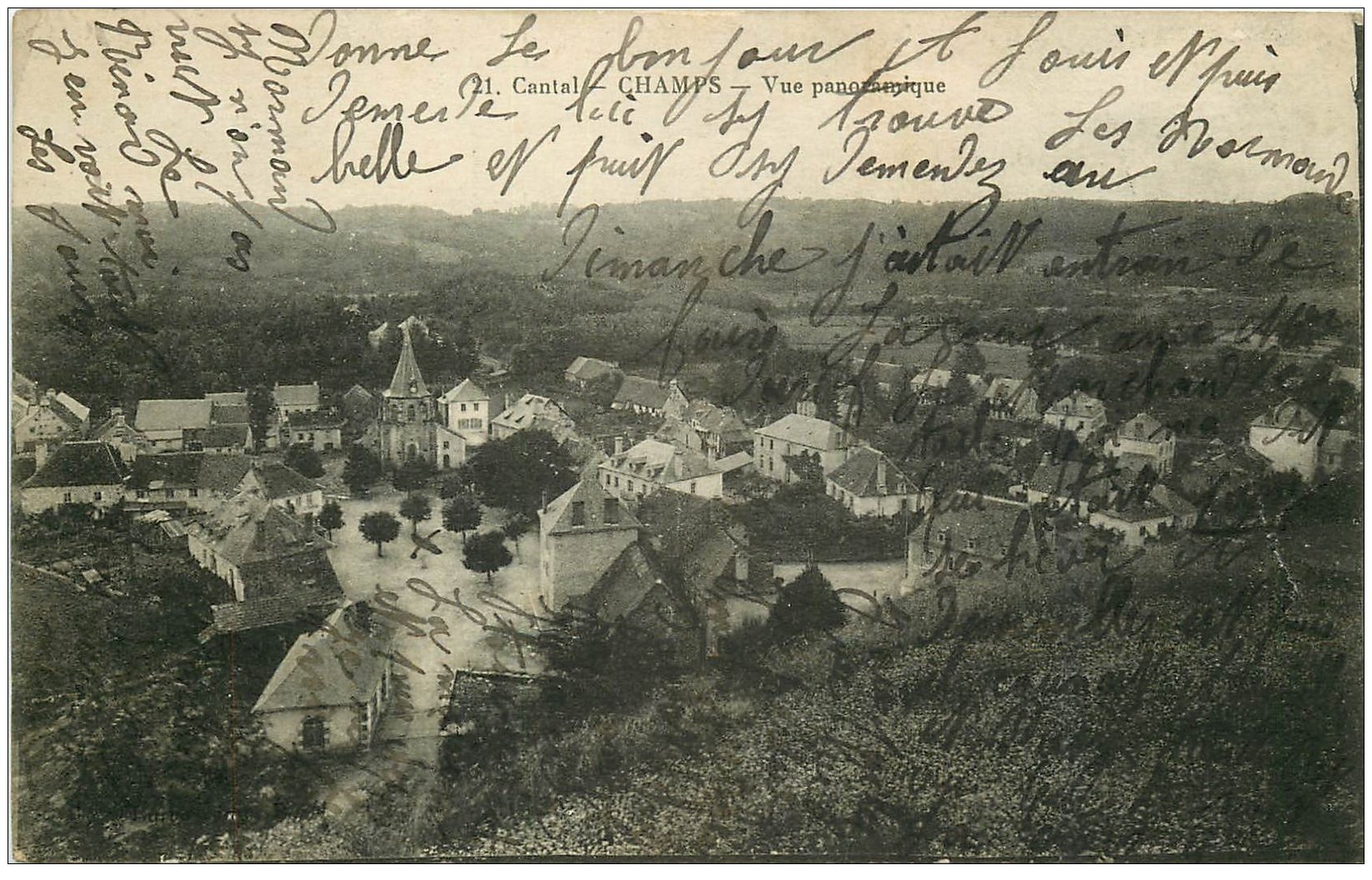 carte postale ancienne 15 CHAMPS. Vue panoramique du Village