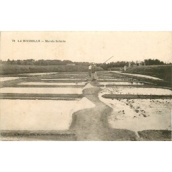 17 LA ROCHELLE. Paludiers et Paludières dans les Marais salants