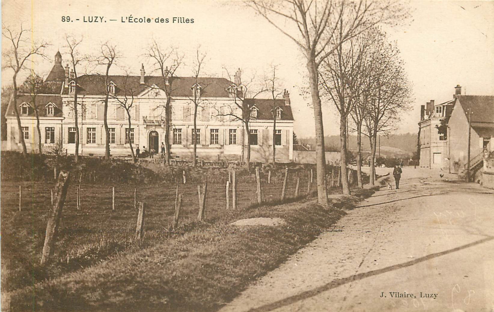 58 LUZY. Ecole des Filles éditions Vilaire